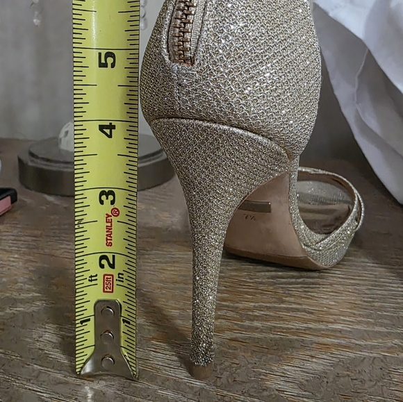 Badgley Mischka Gold Signify Platino Strappy Heels Size: 7.5 - Picture 8 of 8